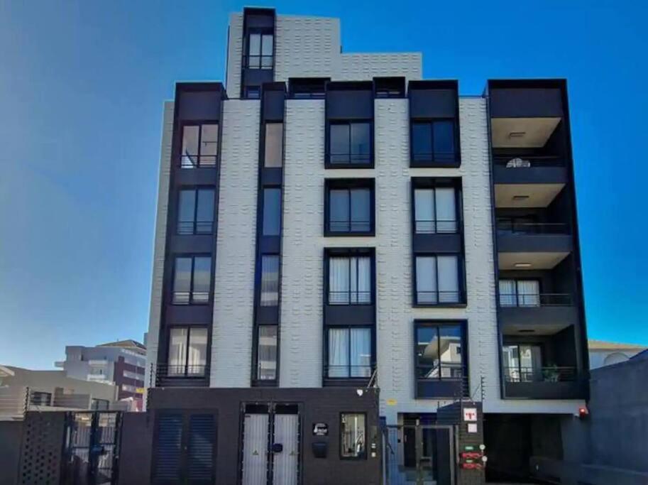 Sea Point Living With Rooftop Pool Cape Town